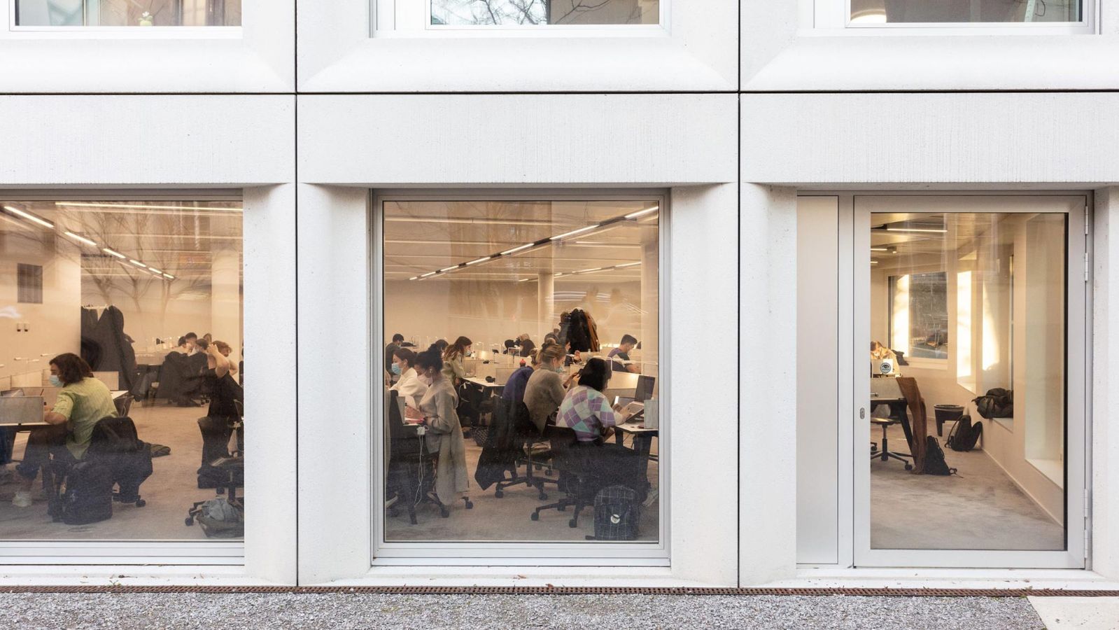 UB Business Administration: In the large study room, UZH students can study every day from 7:00am to 11:00pm.